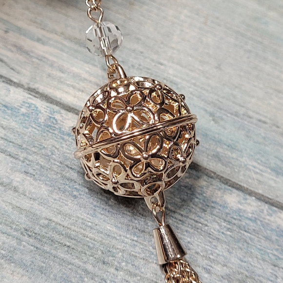 C 1946 Ball Tassel Necklace. - Picture 3 of 9